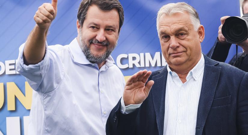 Orbán Viktort éltették, közben üvegek és petárdák repültek a rendőrök felé