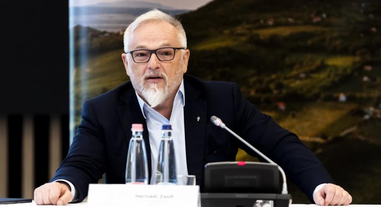 Zajlik az év olajbiznisze: vörös vonalakat húzott a szerb miniszter a Mol vezérének