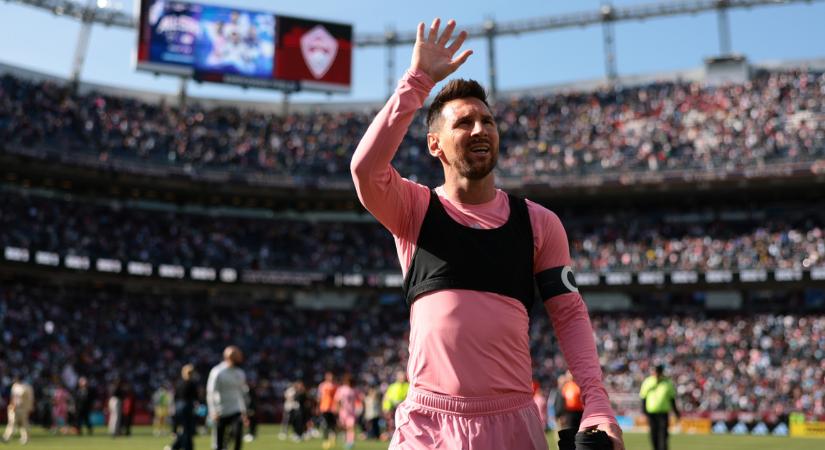 Lionel Messi két góllal kedveskedett új, egykor analfabéta edzőjének