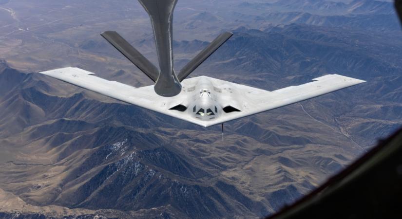 Eddig nem látott szögből kapták le az új amerikai csodabombázót – vannak furcsa részletek