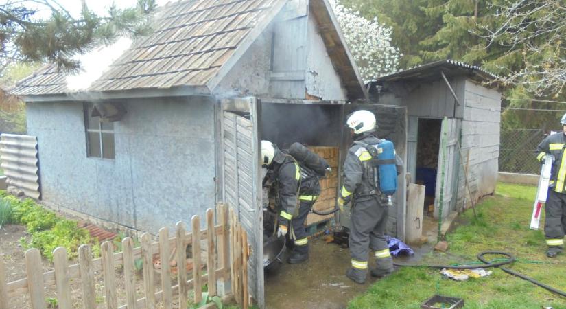 Boglári és siófoki tűzoltókat is riasztottak a Zrínyi utcai tűzhöz