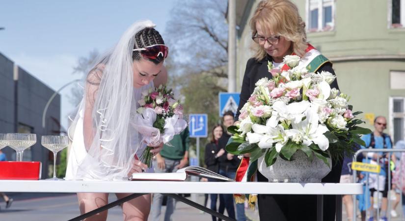 Közel ezer ember előtt házasodtak össze – aztán lefutották a Fehérvár Félmaratont (videógaléria)