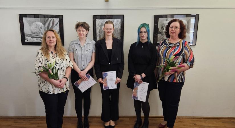 Fiatal grafikusok kiállítása a Várkerület Galériában