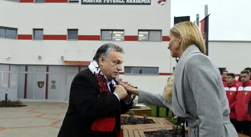 Selyemzsinórt kapott Orbántól, most kiderült, hol folytatja a parlamentből kieső fideszes képviselő