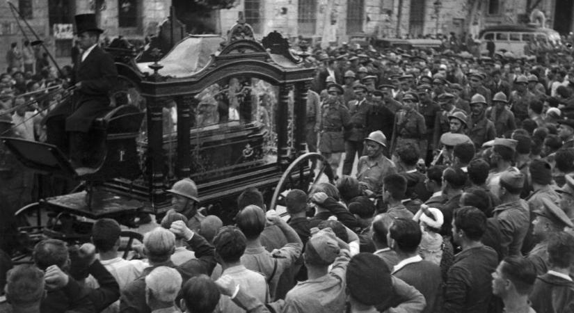 Hemingway is megsiratta a magyar katona halálát