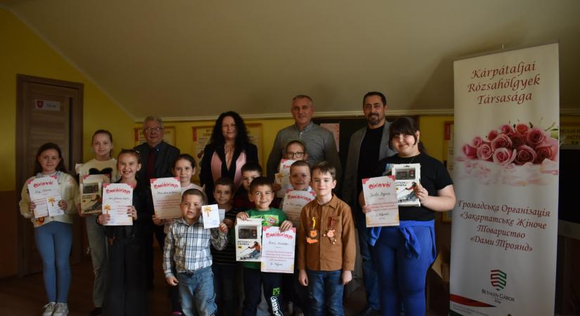 Híd a generációk között: közös program a Rózsahölgyek családi rendezvényén