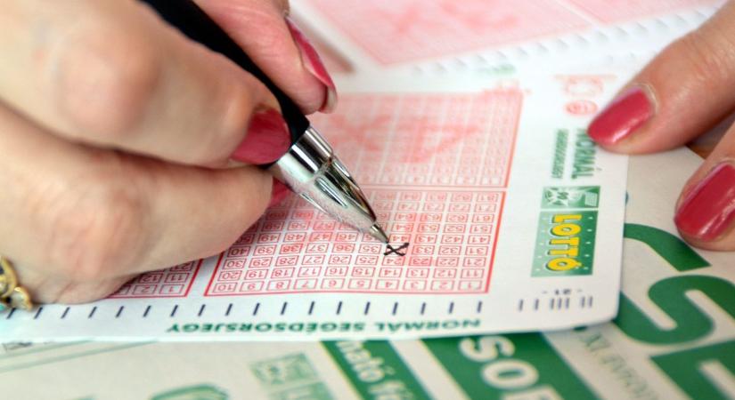 Páran most nagyon boldogok: elvitték a főnyereményt az összes lottón a választás után – mutatjuk, mekkora volt ennek a valószínűsége