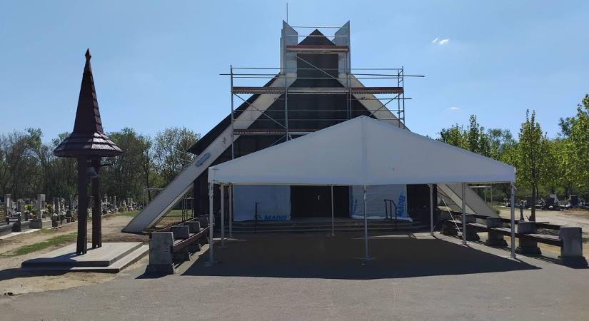 Munkálatok kezdődtek a hajdú-bihari településen, megújul a ravatalozó