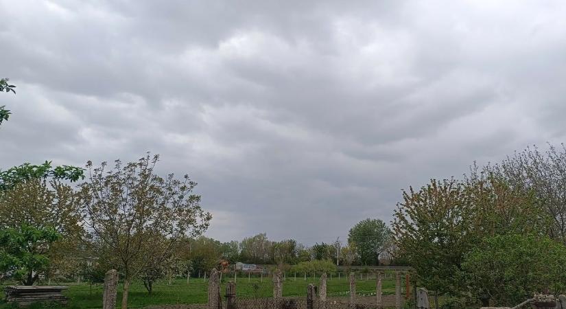 Sötét felhők gyülekeznek, durva a vihar, ami felénk tart - fotó