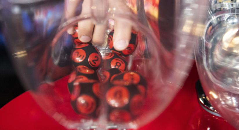 Megszólalt a Szerencsejáték Zrt. a választás utáni lottócsodáról: nem lehet befolyásolni a sorsolás eredményét