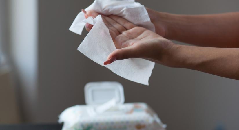 Azonnali riasztás: ne használd ezeket a nedves törlőkendőket – veszélyes baktériumokat találtak bennük