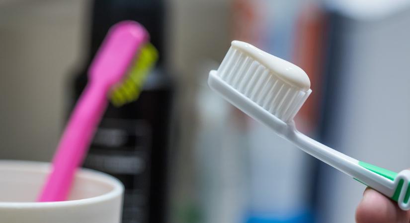 Brutális, mit művel a száddal a régi fogkeféd: az orvosok is fogják a fejüket