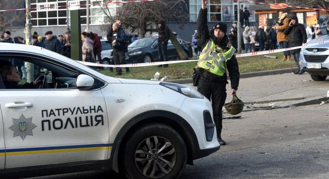 Rajtpisztollyal lövöldözött egy férfi Csernyihiv belvárosában, de hírekkel ellentétben nem gyerekekre