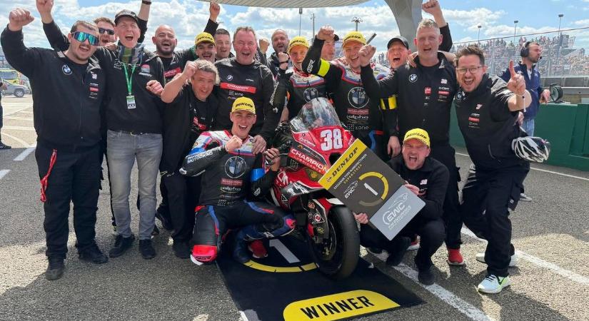 A székesfehérvári Kovács Bálint a világ egyik leghíresebb motorversenyén lett kategóriagyőztes