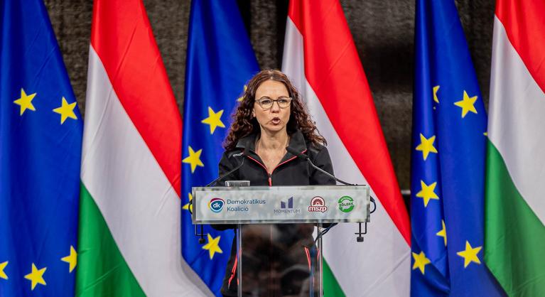 Szabó Tímea üzent Rákay Philipnek: Látod, Kálmán, te is ugyanolyan sötét hülye vagy, mint a többi fideszes haverod