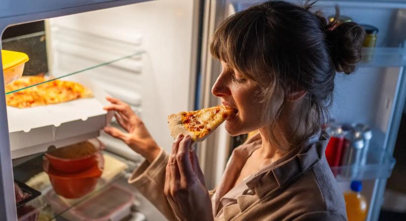 Ezért nehezebb nemet mondani 50 felett – ezekkel az egyszerű trükkökkel előzd meg az esti nassolást