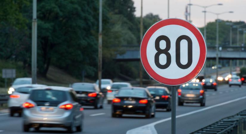 Könnyen ráfizethetsz, ha rutinból vezetsz: ezeken a csongrád-csanádi utakon változott a sebességhatár