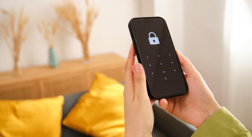 Ne pánikolj, ha véletlenül kizártad magad a mobilodból! Ezt a trükköt minden magyarnak ismernie kéne