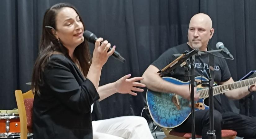 Közelebb a dalokhoz: akusztikus esttel jön a MistyChristy