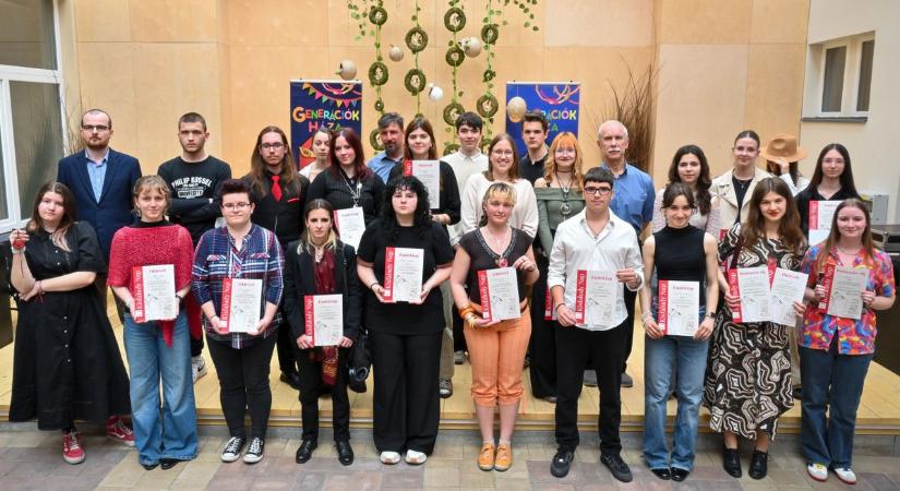 Új Kisfaludy Napok Összművészeti Fesztivál néven rendeztek tehetségbemutatót a győri Generációk Házában - XXL galéria