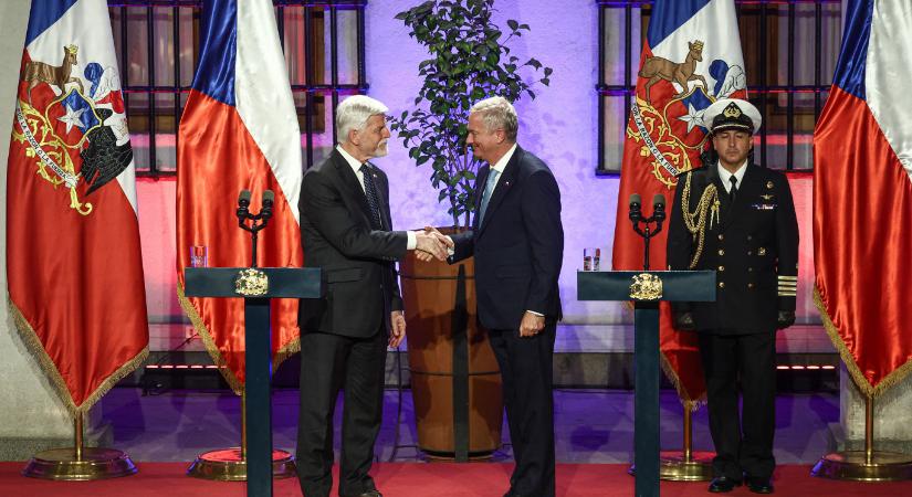 Tizenöt éve a cseh elnök ellopott egy tollat, most az utódja visszaadta