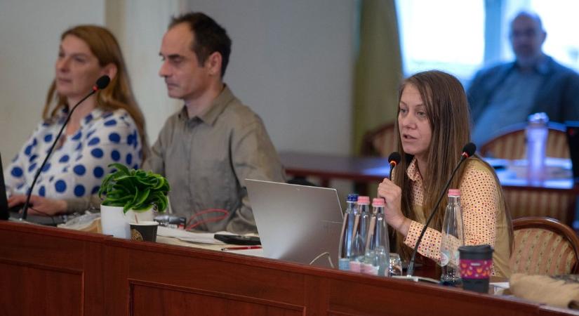 Másfele haladunk, ez ilyen