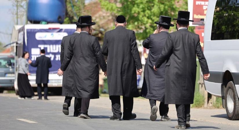 Mintha egy filmforgatásba csöppentünk volna, megszállták a zarándokok Bodrogkeresztúrt - fotókkal, videóval