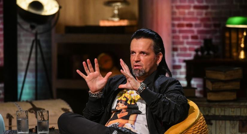 Kiderült a titok: Ezért vállalta el a Kincsvadászokat a Tankcsapda dobosa