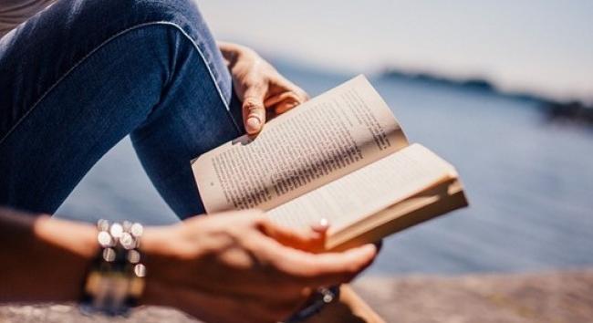 Akár 300 ezer forintot is nyerhetsz: újra elindult az „Álljon meg egy novellára!” pályázat