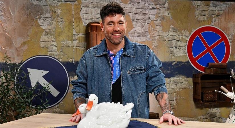 Áron alul kelt el Krausz Gábor porcelán nászajándéka a Kincsvadászokban, és még vacsorát is kell főznie a vevőnek