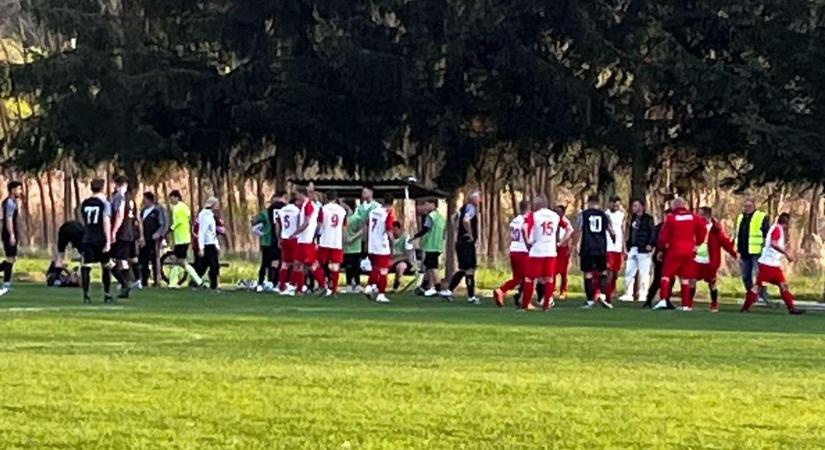 Játékvezető-üldözés botrányos jelenetekkel a Váraszó–Lokomotív SE mérkőzésen  video