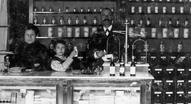 Egy decemberi nap a Sas patikában emberek millióinak életét változtatta meg