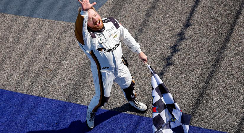 9-ből 7: Reddick és a Toyota már megint bucira verte a NASCAR Cup mezőnyét