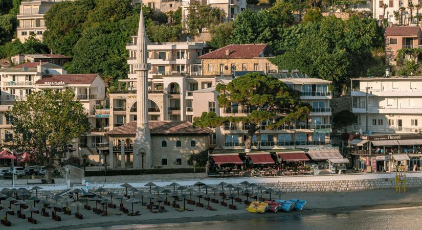 Az Adrián, de nem Horvátországban van a legolcsóbb tengerpart, ahol még a konyha is jó