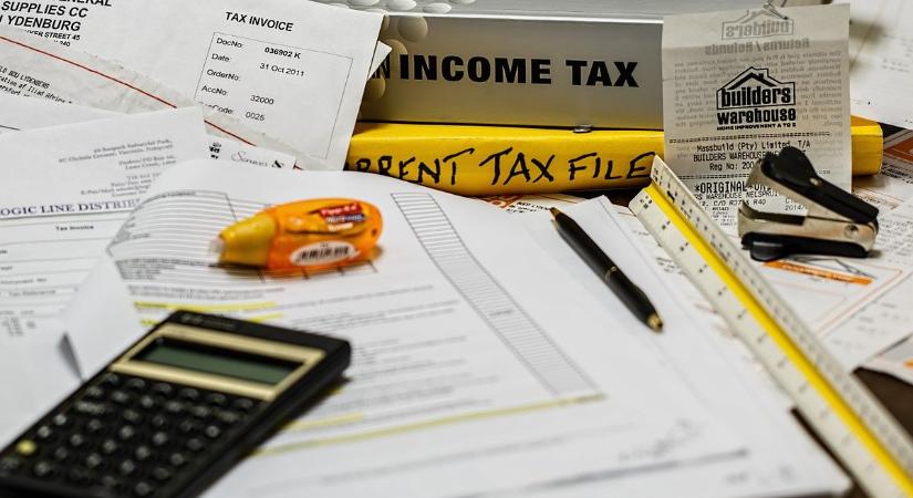 Üzen a NAV, hétfőtől jönnek a levelek