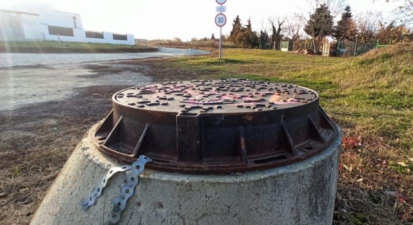 Nincs út? Semmi baj! Így is használatbavételi engedélyt adott ki a szombathelyi Oladi Platón felépült házakra a Kormányhivatal