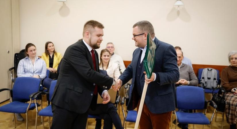 Fekete Dávid jogköröket adna vissza Pintér Bencének a győri közgyűlésben