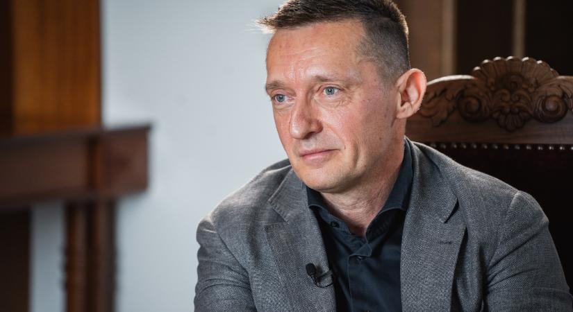 „Az MK-s üzenetek posztolása eddig sem volt opcionális, de most különösen nem az” – így ugráltatták a kampányban a többi minisztériumot Rogánék