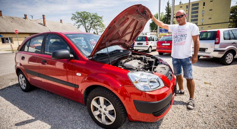 Nem hiszed el, mennyibe kerül ma egy használt autó Somogyban. Annyit elárulunk, a vevőknek csak 3 milliójuk van rá