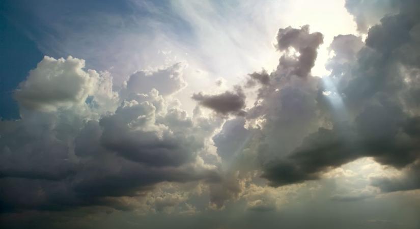 Záporokkal és lehűléssel indul a hét