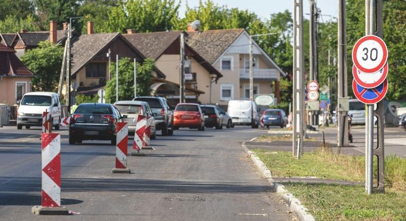 Ez már véglegesnek tűnik: ekkor adhatják át a négysávos Sámsoni utat, jöhet az új aluljáró