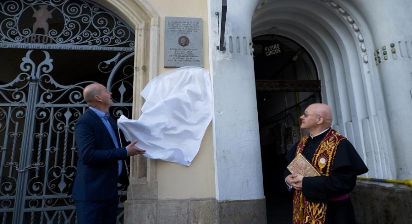 Emléktáblát avattak Fadrusz János szobrászművész tiszteletére Kolozsváron