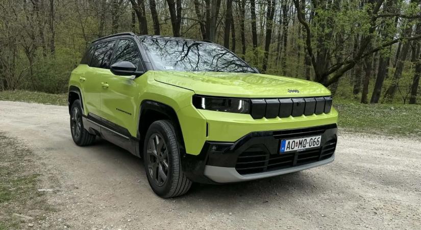 Világító Jeep felirattal érkezett meg a Compass harmadik generációja