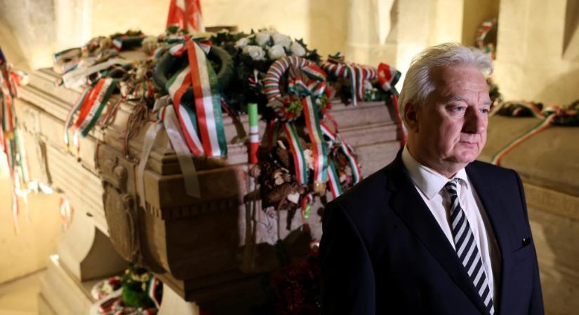 Bepánikoltak Orbán tervétől a KDNP mini-frakciójában