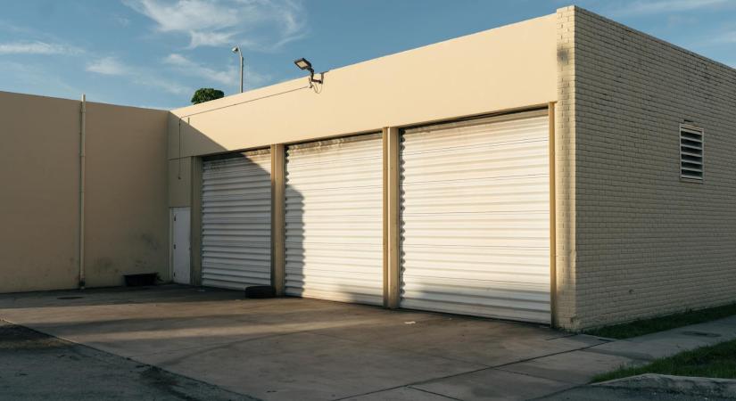 Áttörték a tízmilliós határt a garázsárak Budán