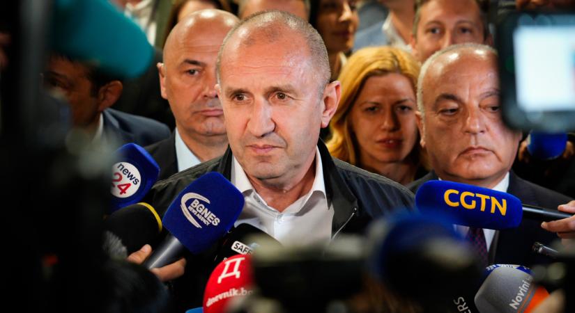 Eldőltek a bolgár választások, földcsuszamlásszerű győzelmet arathat a volt államfő