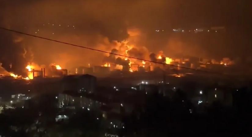 Ukrán dróntámadás miatt ég egy orosz olajfinomító