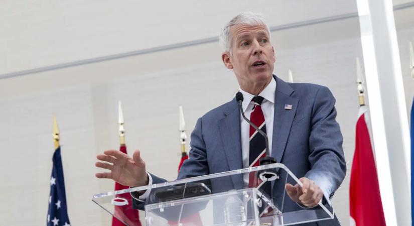 Chris Wright: 2027-ig maradhatnak a magas üzemanyagárak