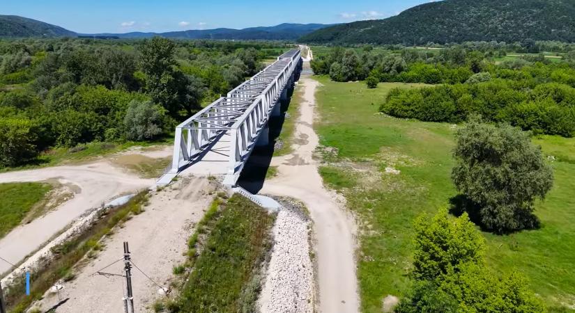 Hétéves csúszásban van egy erdélyi vasúti pályaszakasz korszerűsítése