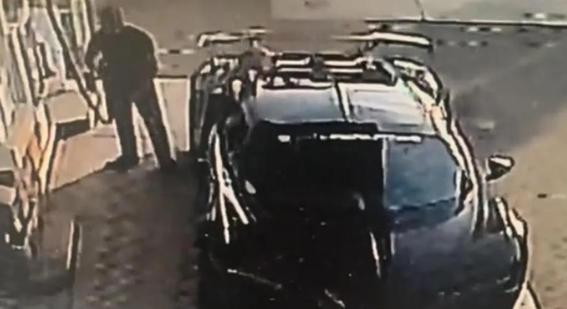 Megtankolta az egymilliárdos Bugattit, ami ezután jött, azt nézni is fáj – videó